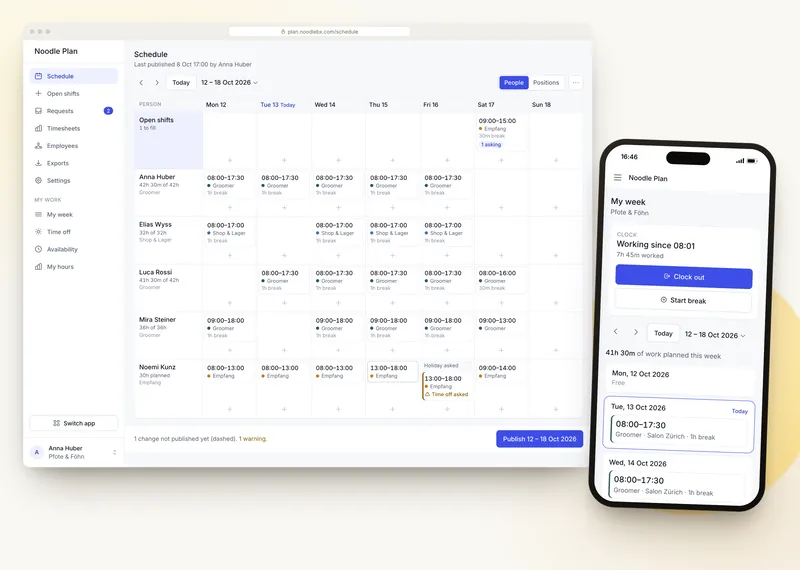 Der Wochenplan des Salons am Computer und die eigene Woche eines Teammitglieds auf dem Handy, mit Ein- und Ausstempeln