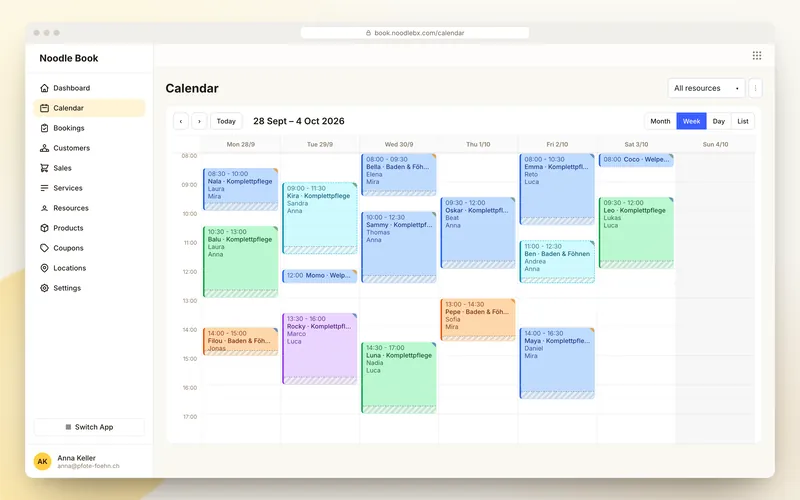 Wochenkalender für das Team mit Terminen, Mitarbeitenden und Pufferzeiten